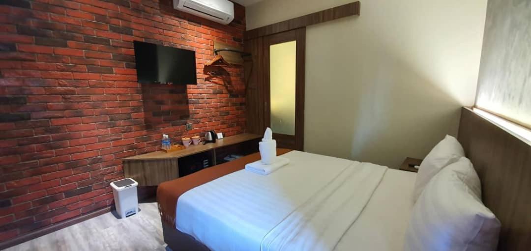 Vista Hotel Тавау Екстериор снимка