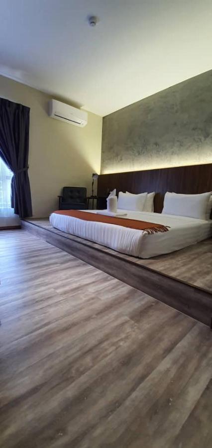 Vista Hotel Тавау Екстериор снимка